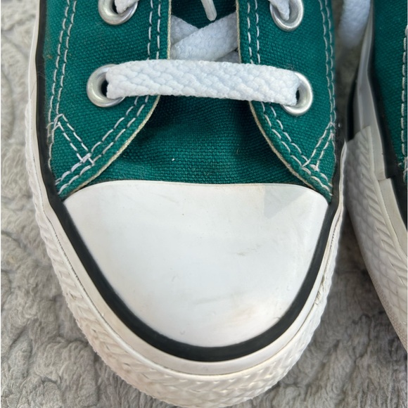 Converse Chuck Taylor low tops in green. Ladies size 5. Really nice shape! - Picture 2 of 13